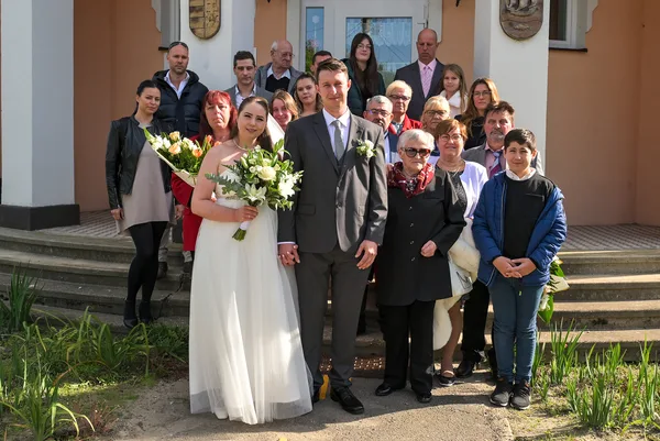 Csoportkép esküvő után Tiszainokán